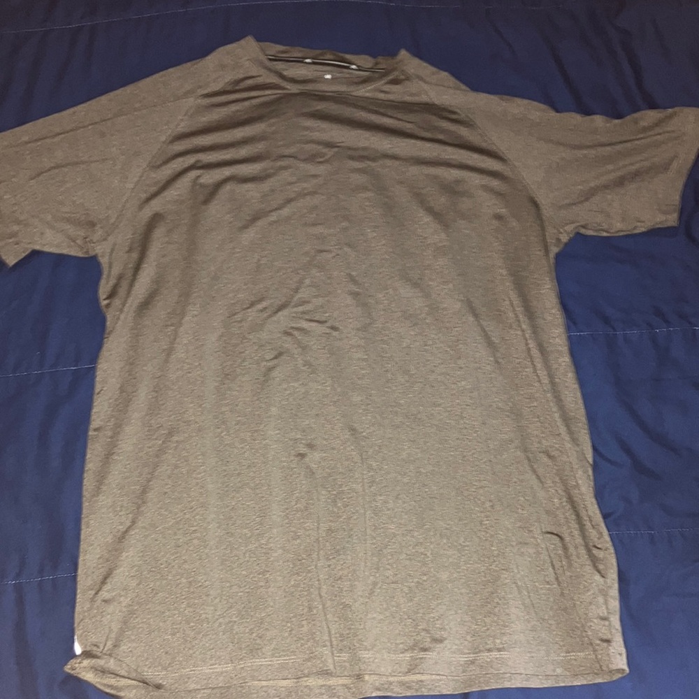 Kenneth Cole workout shirt medium, brown